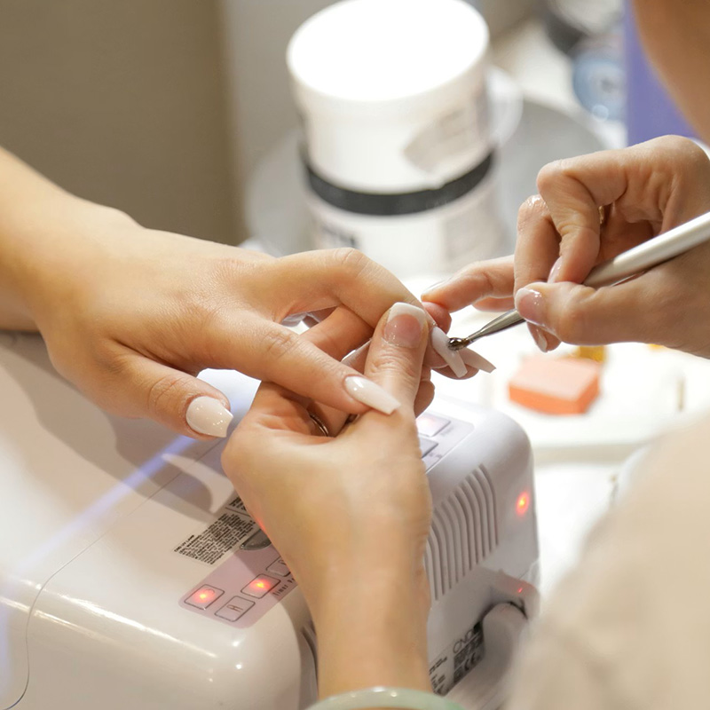 Наращивание ногтей